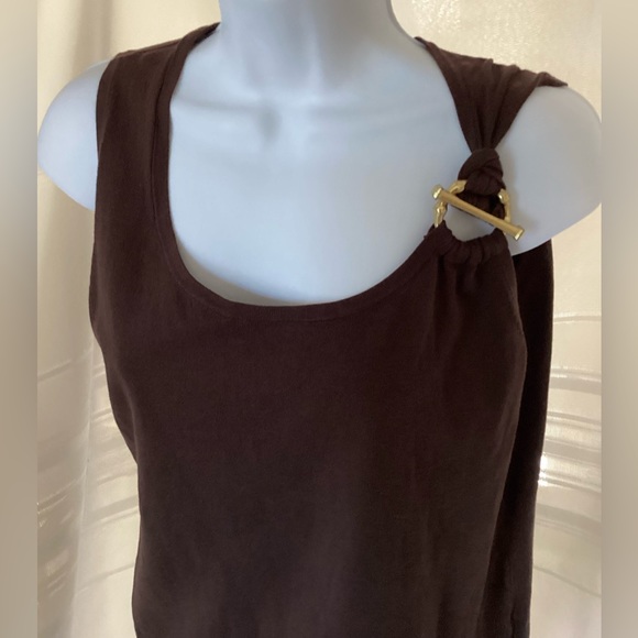 NWT Size Large AUGUST SILK Brown Sleeveless Top with Gold Shoulder Accent - Picture 3 of 9